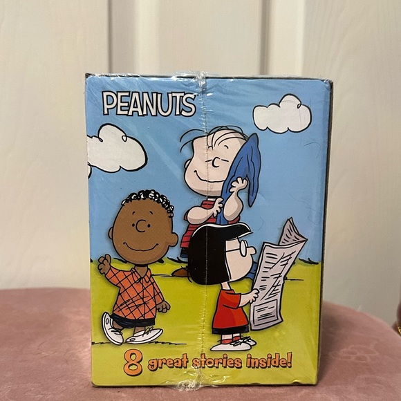 The Peanuts Story Box 8 Book Box Set - Picture 4 of 6